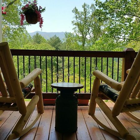 Almost Heaven Bed & Breakfast Waynesville Esterno foto