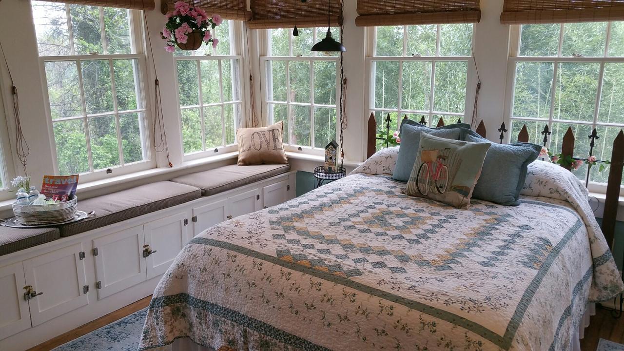 Almost Heaven Bed & Breakfast Waynesville Esterno foto
